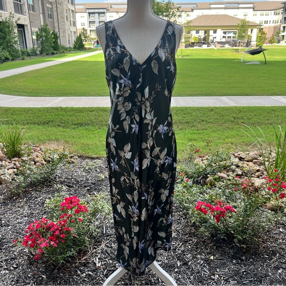 Vince Bellflower Slip In Floral V-Neck Midi Dress - Picture 1 of 7